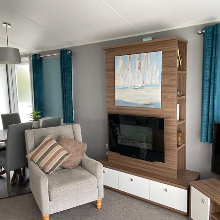 6 Berth Comfy Homely Caravan, Dog Friendly Belton with Browston Exterior foto