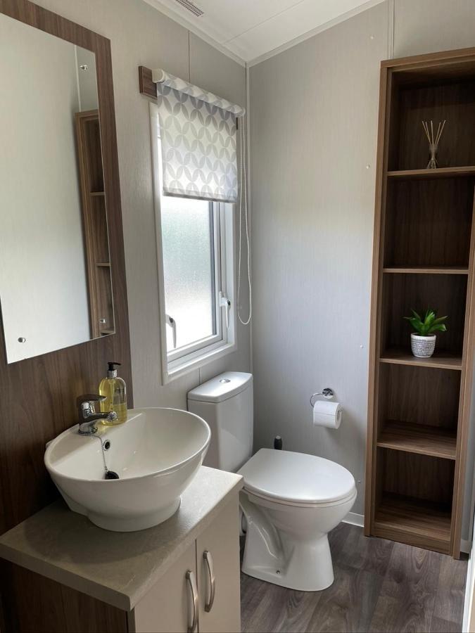 6 Berth Comfy Homely Caravan, Dog Friendly Belton with Browston Exterior foto
