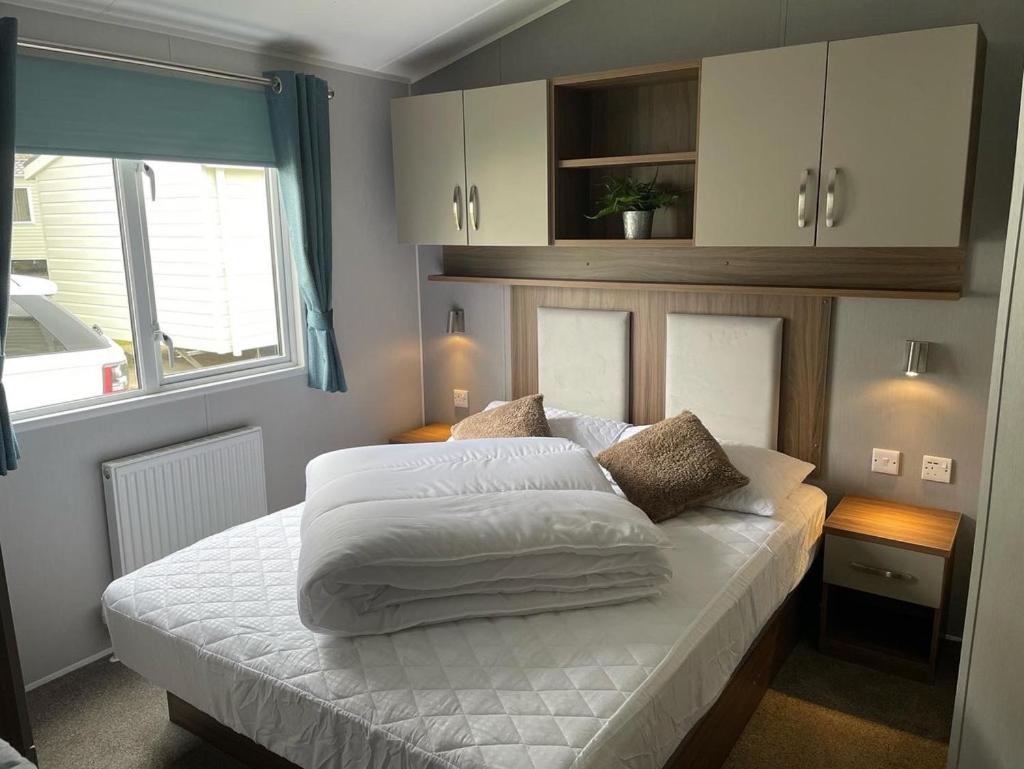 6 Berth Comfy Homely Caravan, Dog Friendly Belton with Browston Exterior foto