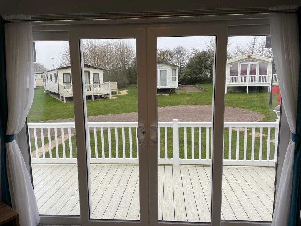 6 Berth Comfy Homely Caravan, Dog Friendly Belton with Browston Exterior foto