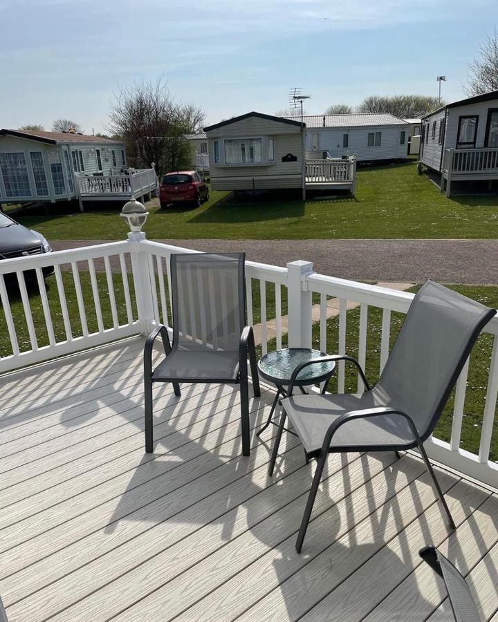 6 Berth Comfy Homely Caravan, Dog Friendly Belton with Browston Exterior foto