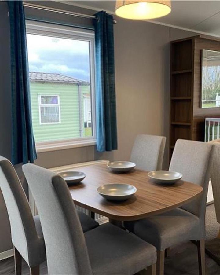 6 Berth Comfy Homely Caravan, Dog Friendly Belton with Browston Exterior foto