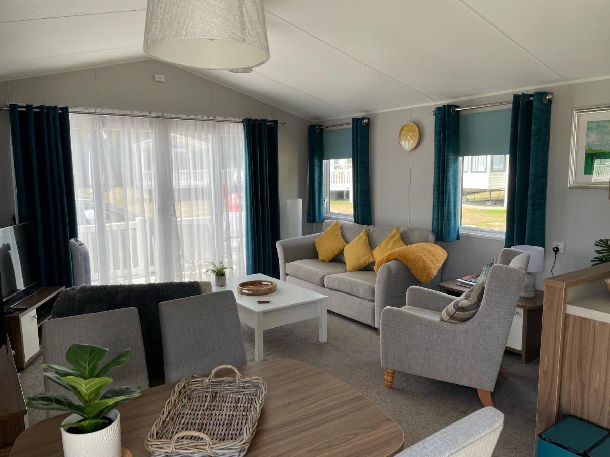 6 Berth Comfy Homely Caravan, Dog Friendly Belton with Browston Exterior foto